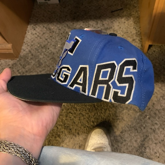 BYU cougar by Apex 1990s vintage hat very rare. Won’t find nowhere else. - Picture 4 of 8